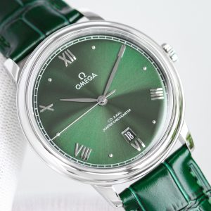 Alternative view of BLS Omega De Ville Collection     Original Mold Master Chronometer This timepiece is crafted from stainless steel, featuring a domed dial treated with deep blue PVD coating. Its surface bears irregular vertical grooves arranged in an asymmetrical pattern, creating a sunray-brushed finish. Particularly striking are the rhodium-plated hands, Roman numeral hour markers, and alternating cabochon-cut hour indices.A date window is positioned at the 6 o'clock mark, while the dial is adorned with a "railway" minute track, complementing the watch's minimalist aesthetic. It is fitted with a stainless steel bracelet. Buckle type: butterfly clasp. Powered by the Omega 8800 Master Chronometer movement with a black balance wheel, the movement's elegant operation is clearly visible through the scratch-resistant sapphire crystal caseback.